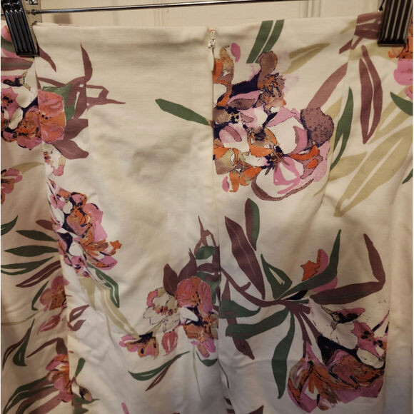 Joe Fresh Women's Floral Skirt size 10 - Picture 3 of 7